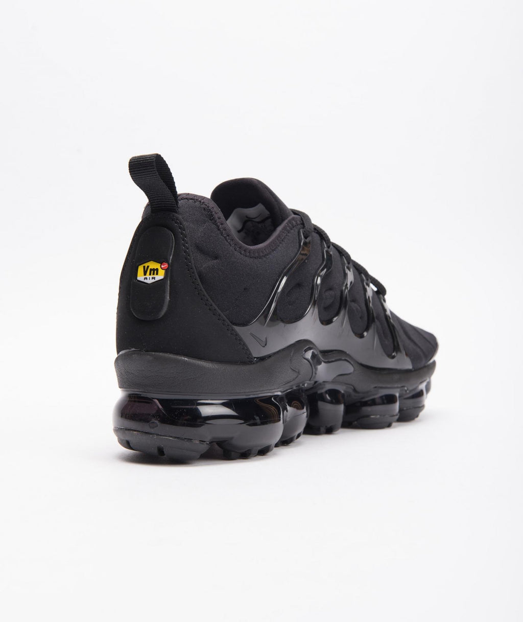 NIKE VAPORMAX PLUS