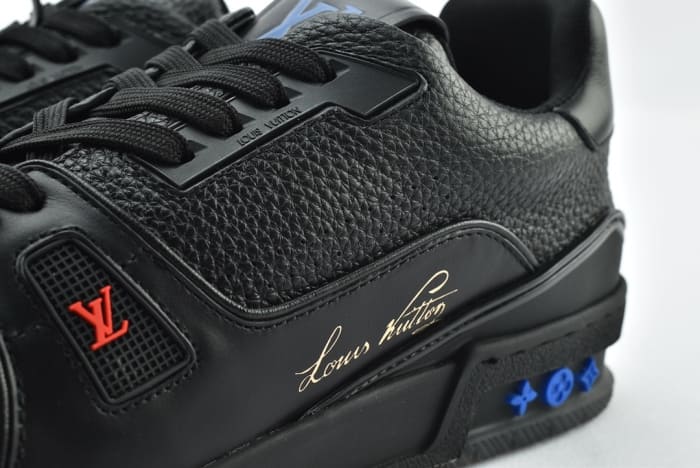 LV Trainer Black Signature
