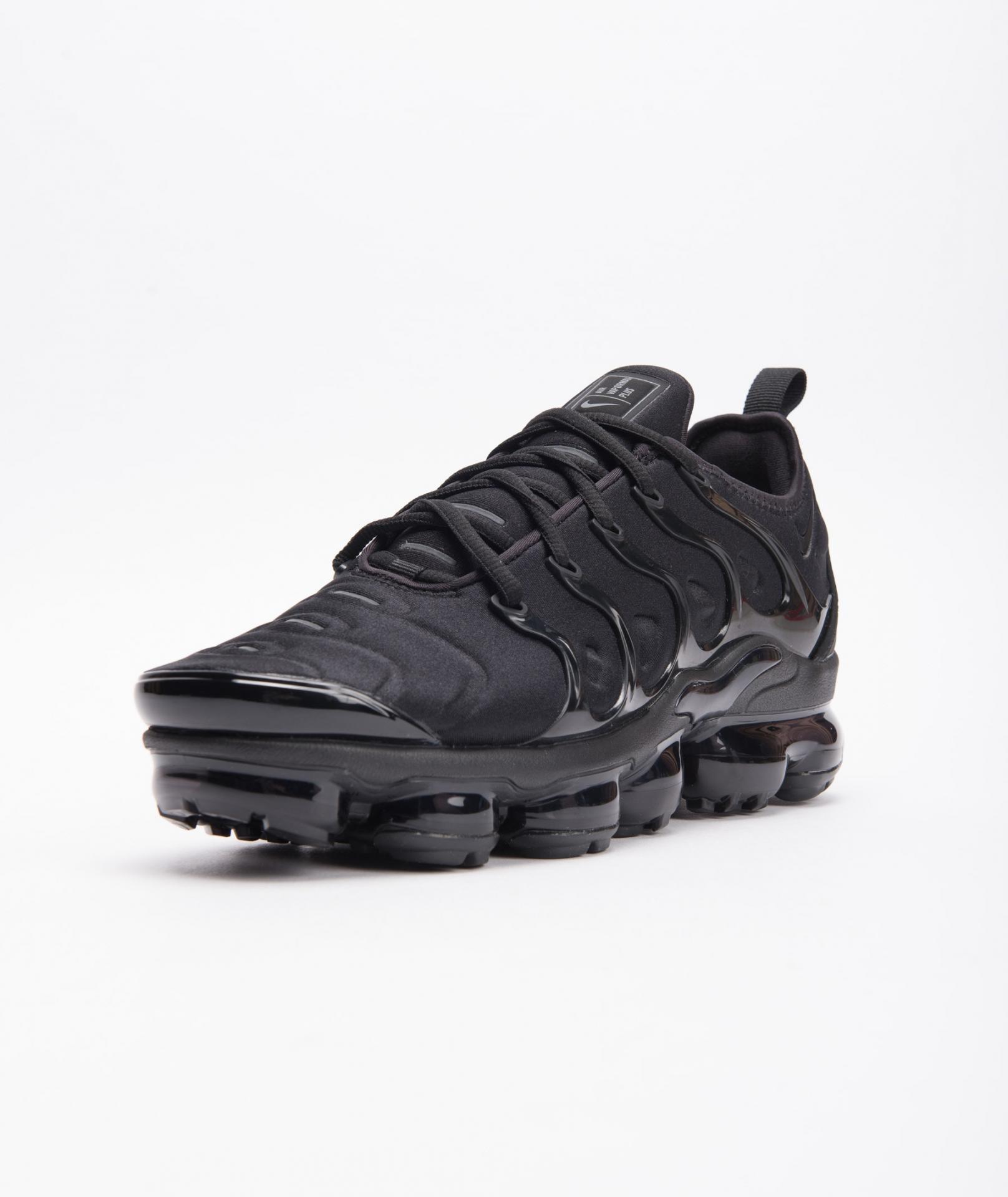 NIKE VAPORMAX PLUS