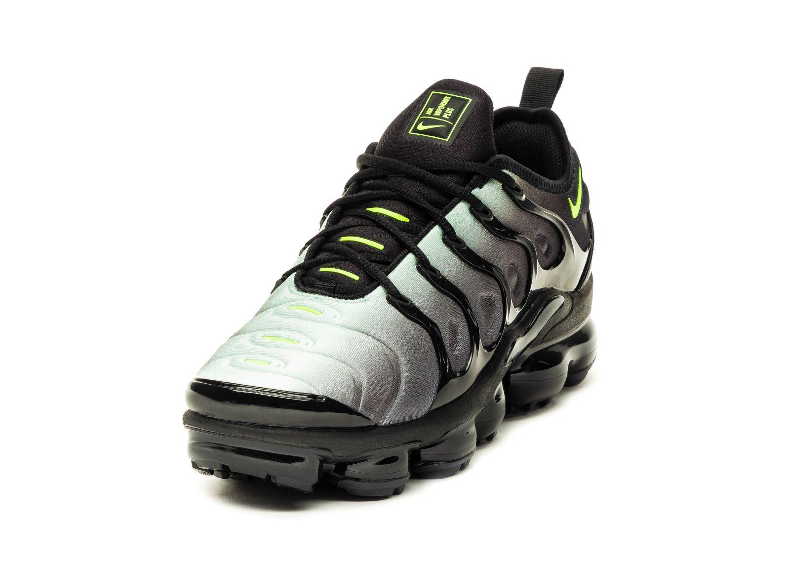 NIKE AIR VAPORMAX PLUS “NEON”