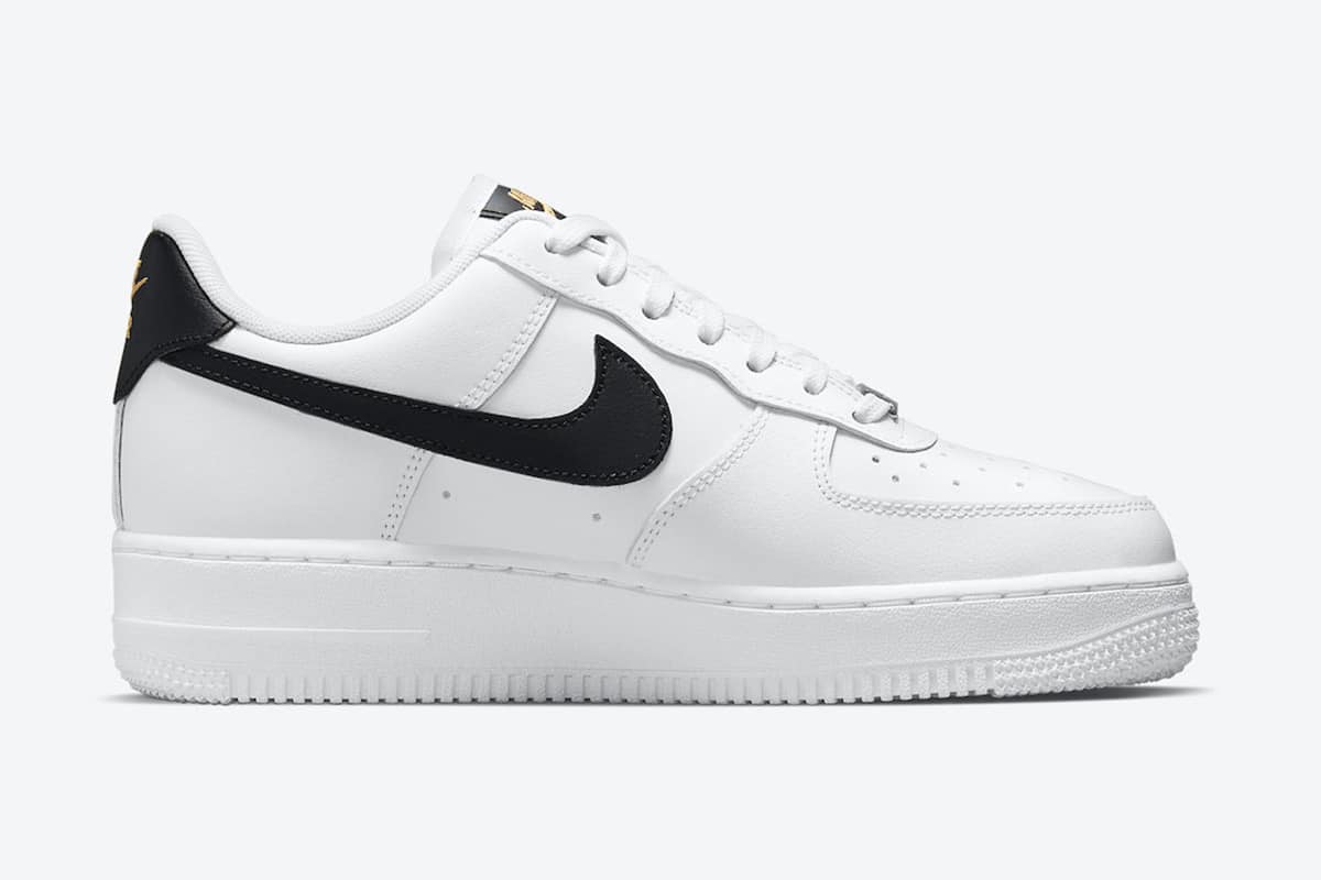 Wmns Nike Air Force 1 ’07 Essential ‘White Black’