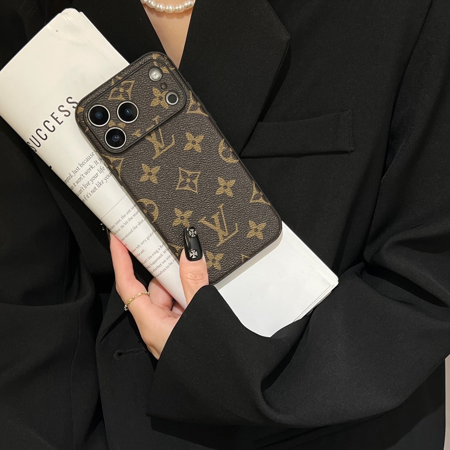 Funda Marrón LV Monogram para iPhone