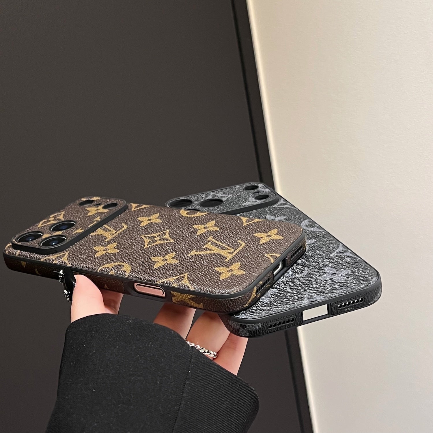 Funda Marrón LV Monogram para iPhone