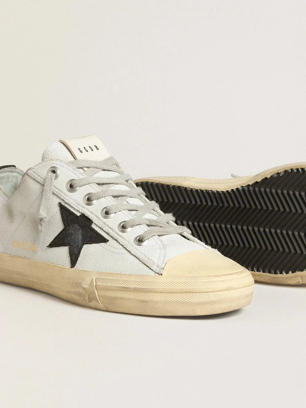 Golden Goose V-Star Black Crocodile Star