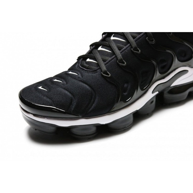 Nike Air Vapormax Plus Negras Blancas